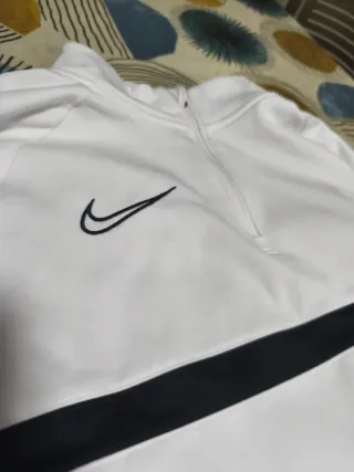 Chaqueta deportiva Nike blanca media cremallera