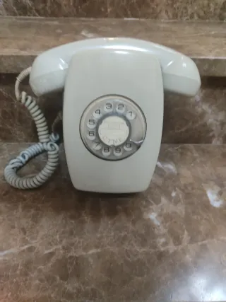 Teléfono antiguo de más de 50 años