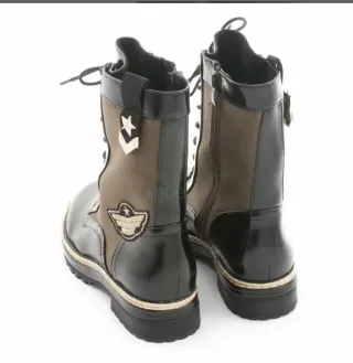 Botas militares negras y verde militar