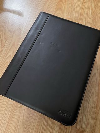 Portadocumentos de piel marrón