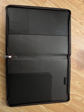 Portadocumentos de piel marrón