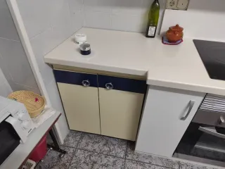 Muebles de cocina beige y azul