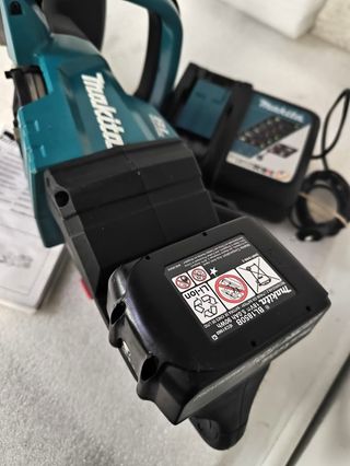 Cortasetos MAKITA DUH601Z 18V 60CM + 2 BATERIA