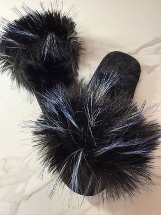 Zapatillas de casa negras con pelo