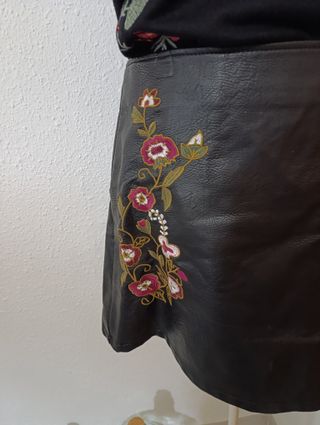 Conjunto Pimkie: Falda y Camiseta Bordada