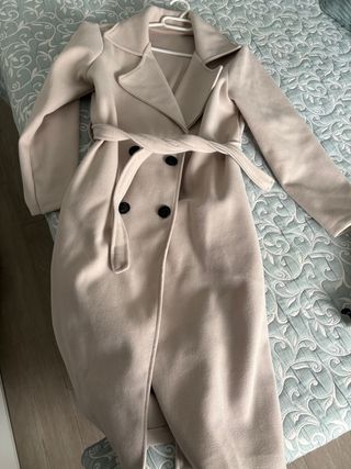 Abrigo largo beige mujer