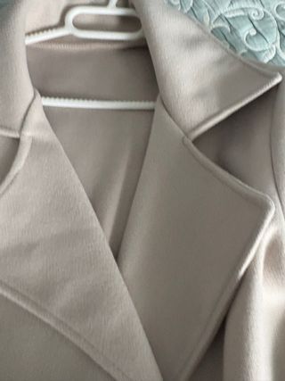 Abrigo largo beige mujer