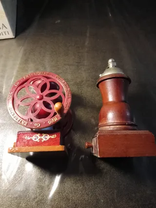 Macinini da caffè vintage in legno artigianali