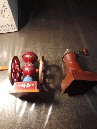 Macinini da caffè vintage in legno artigianali