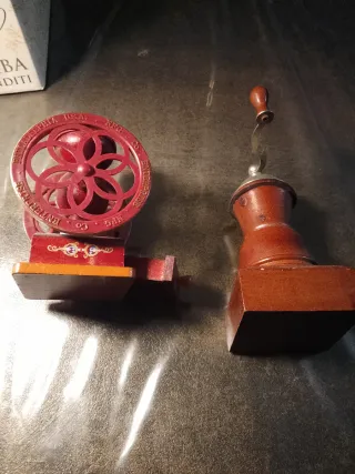 Macinini da caffè vintage in legno artigianali