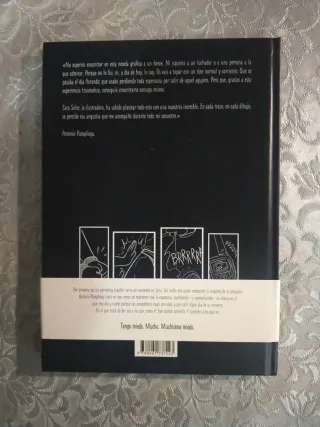 En la oscuridad (novela gráfica): basado en el ...