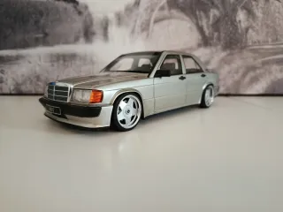 Mercedes 190 1/18 Modificado