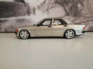 Mercedes 190 1/18 Modificado