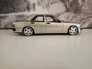 Mercedes 190 1/18 Modificado