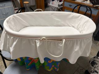 Culla per neonati con protezione e materasso