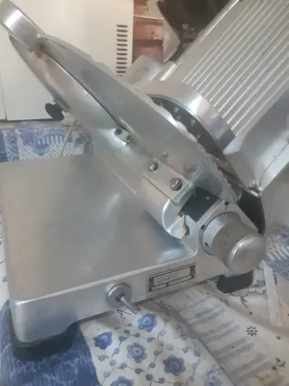 Cortadora de fiambre profesional. Mobba