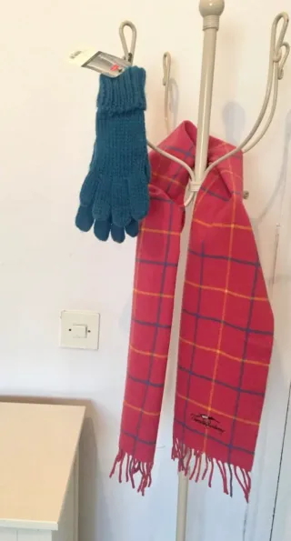 Bufanda Thomas Burberry y guantes NUEVO