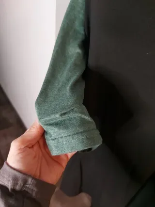 Camiseta manga raglán negra y verde