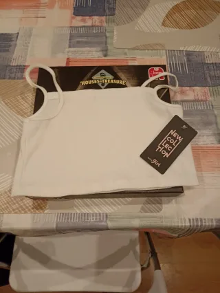 Camiseta blanca de tirantes