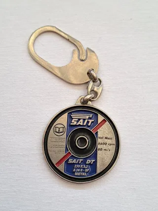 Llaveros construcción: niveles, casco, ladrillos..