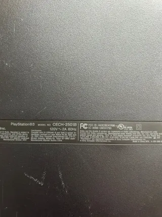 PlayStation 3 con 3 mandos y juegos