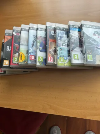 PlayStation 3 con 3 mandos y juegos