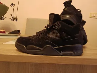 Air Jordan 4 Talla 41 Negro