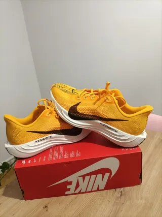 T43 Nike Pegasus Plus LV8 Amarillas