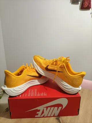 T43 Nike Pegasus Plus LV8 Amarillas