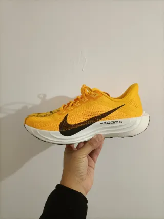 T43 Nike Pegasus Plus LV8 Amarillas