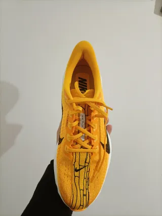 T43 Nike Pegasus Plus LV8 Amarillas