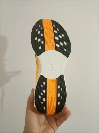 T43 Nike Pegasus Plus LV8 Amarillas