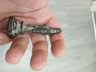 Piccola scultura guerriero con scudo