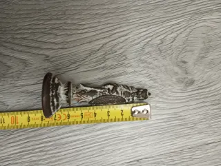 Piccola scultura guerriero con scudo