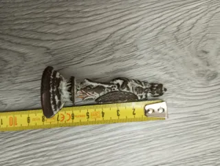 Piccola scultura guerriero con scudo