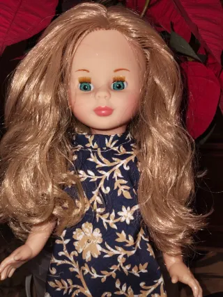 Muñeca Kika 40cm vestida y calzada