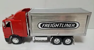 Camión Freightliner 1/32 New Ray