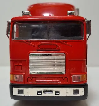 Camión Freightliner 1/32 New Ray