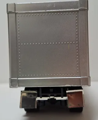 Camión Freightliner 1/32 New Ray