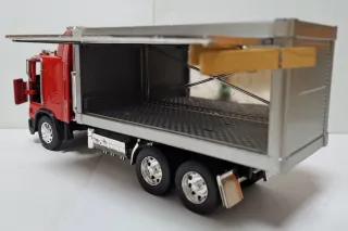 Camión Freightliner 1/32 New Ray