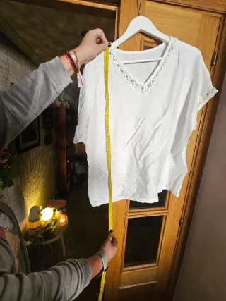 Blusa blanca con encaje
