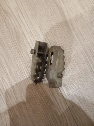 Estriberas Suzuki DR Big 50