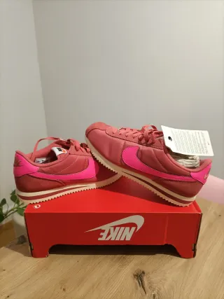 T40 Nike Cortez Rosa y Rojo