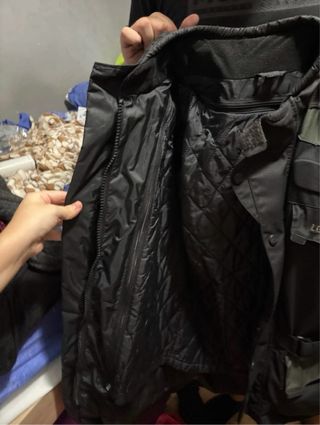 Chaqueta de moto negra y azul