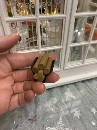 Legna per casa delle bambole in miniatura