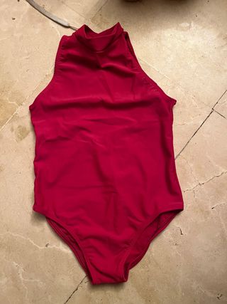Maillot patinaje artístico rojo y negro