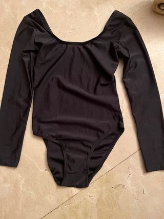 Maillot patinaje artístico rojo y negro