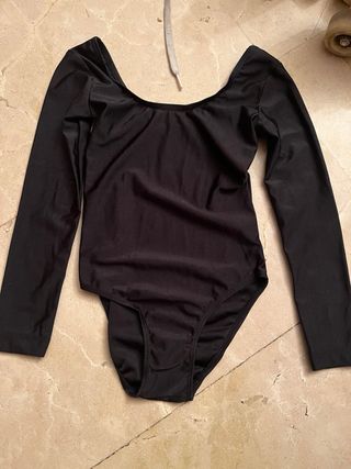 Maillot patinaje artístico rojo y negro