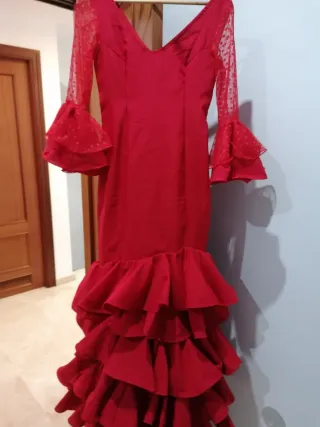 Traje de Flamenca Rojo medidas 90-65-90, largo 150
