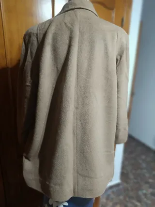 Elegante abrigo beige señora